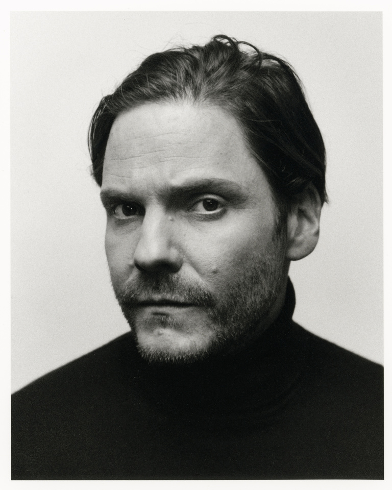 Thomas Chéné -  2021_11_25_M le Monde_Daniel Bruhl_scan (2).jpg